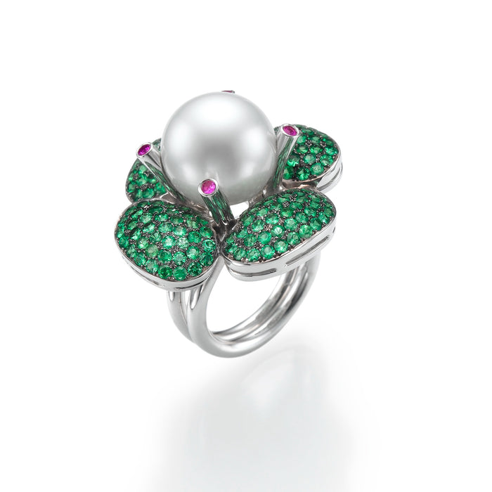 A Tsavorite Ring. Bouquet of Pearls and Tsavorite. LP1474
