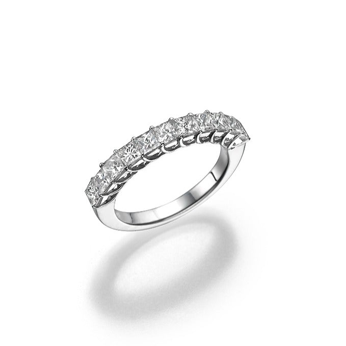 טבעת נישואין של נסיכה חתוכה יהלומים. להקת כלות יהלומים. 18 קראט 8005W