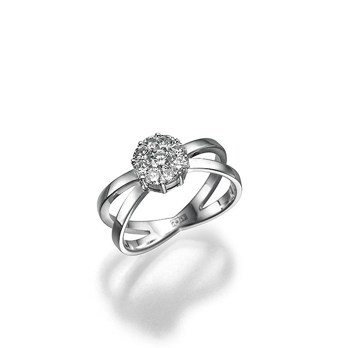 Solitaire style diamond ring. Engagment ring. 18k gold. Octiliant  6577
