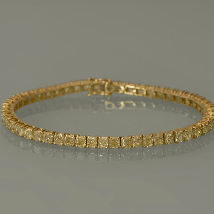 Tennis Bracelet  Natural Yellow Cushion Diamonds. 18K gold . 2507